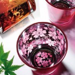 桜の装飾が施されたグラス